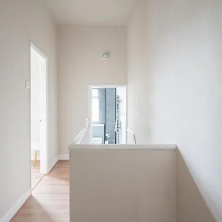 Nyaraló King Bed Luxury 2br House Fast Wifi