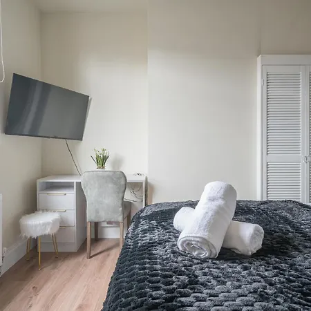 펜션 King Bed Luxury 2br House Fast Wifi