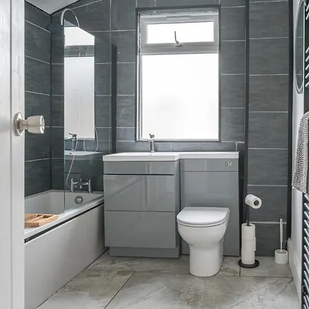 펜션 King Bed Luxury 2br House Fast Wifi 배로우인퍼니스